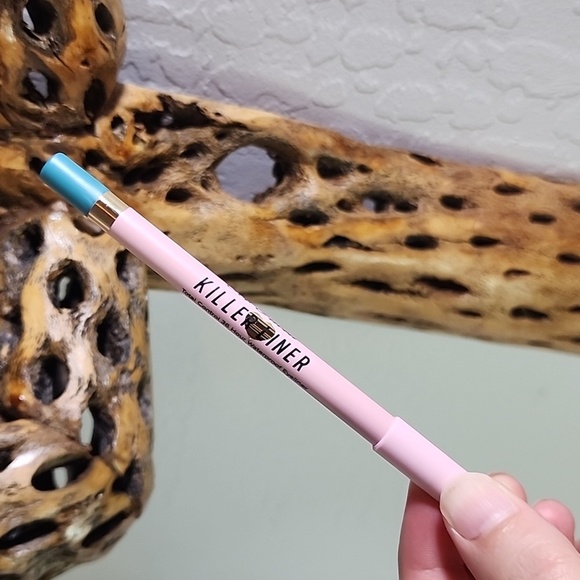 Too Faced Killer Liner in Killer Turquoise - Picture 4 of 6